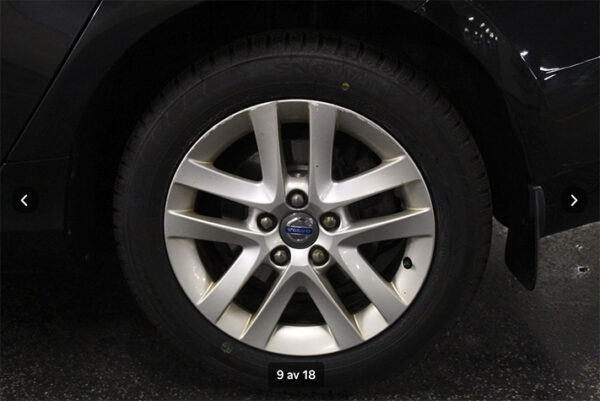 Volvo V40 D4 kamrembytt Momentum 190hk navi servad Voc - Bild 9