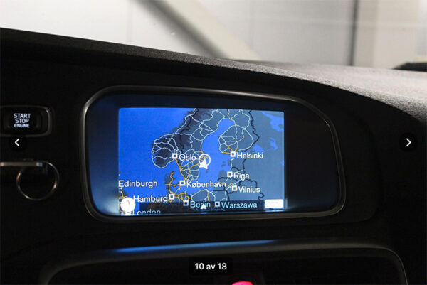 Volvo V40 D4 kamrembytt Momentum 190hk navi servad Voc - Bild 10