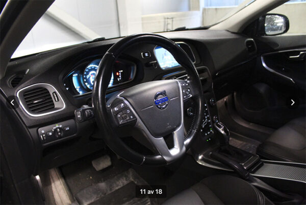 Volvo V40 D4 kamrembytt Momentum 190hk navi servad Voc - Bild 11